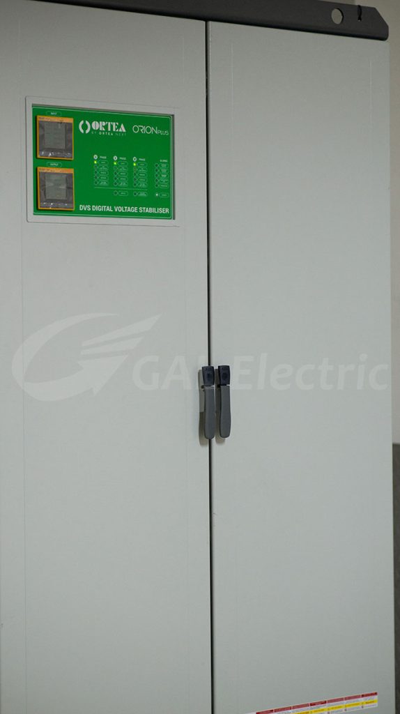 Calypso del Caribe — Corrección de factor de potencia y regulación de voltaje