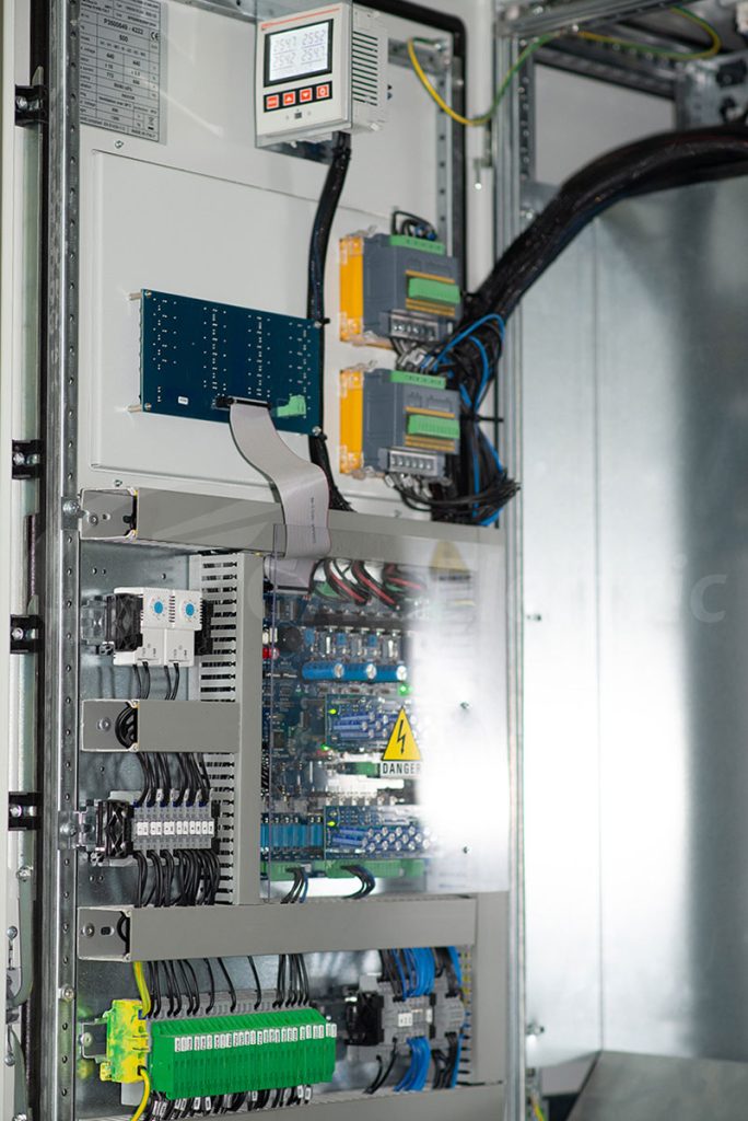 Calypso del Caribe — Corrección de factor de potencia y regulación de voltaje