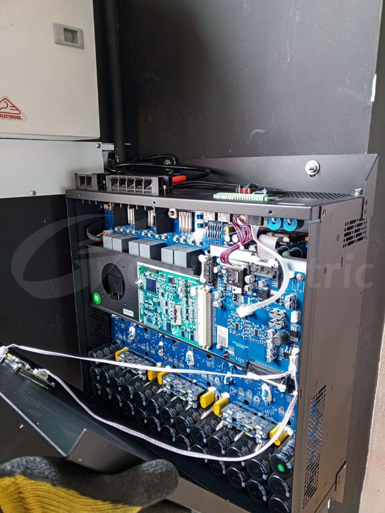 Calypso del Caribe — Corrección de factor de potencia y regulación de voltaje